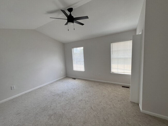 Building Photo - 733 Farnham Pl