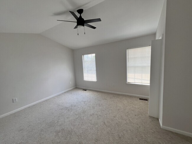 Foto del edificio - 733 Farnham Pl