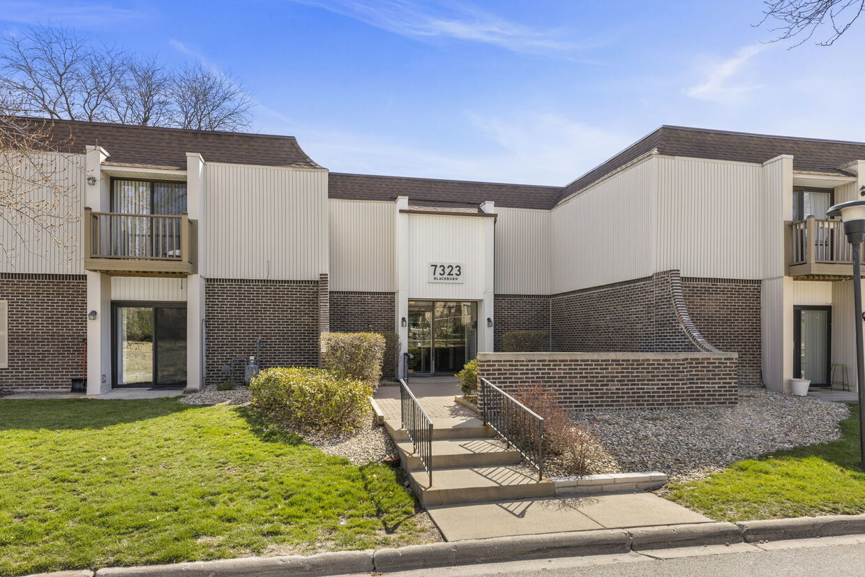 Foto principal - 7323 Blackburn Ave