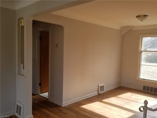Building Photo - 5034 S Barton Rd