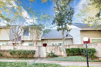 Building Photo - 7075 Greenway Chase St