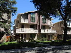 Building Photo - 412 Cole Ct