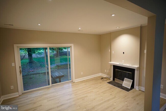 Building Photo - 6317 Early Glow Ct