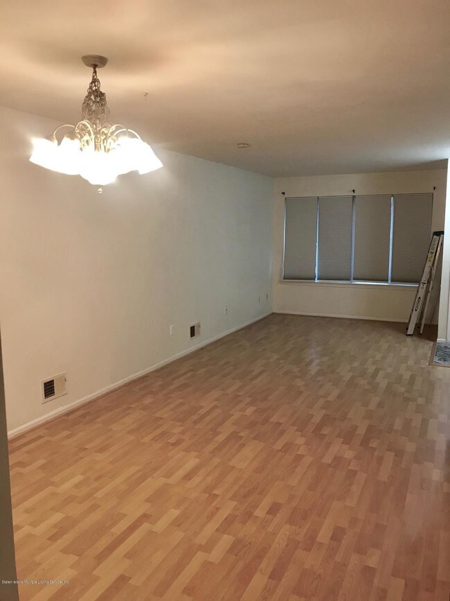 Building Photo - 127 Kenilworth Ave