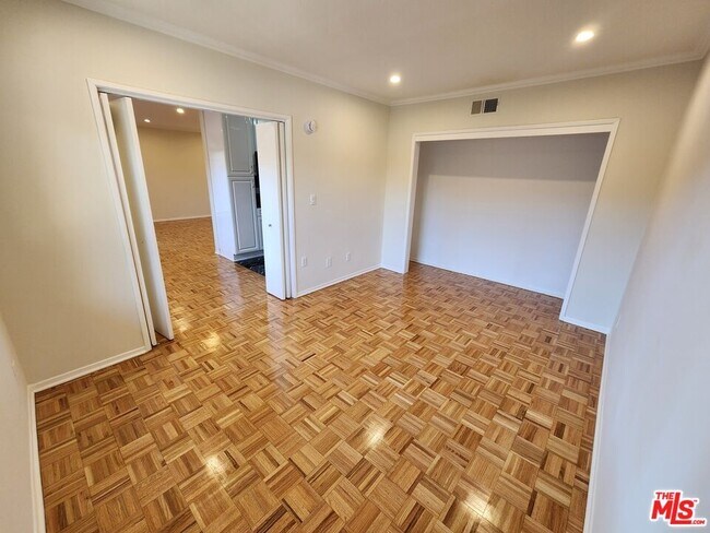 Foto del edificio - 6342 Morse Ave