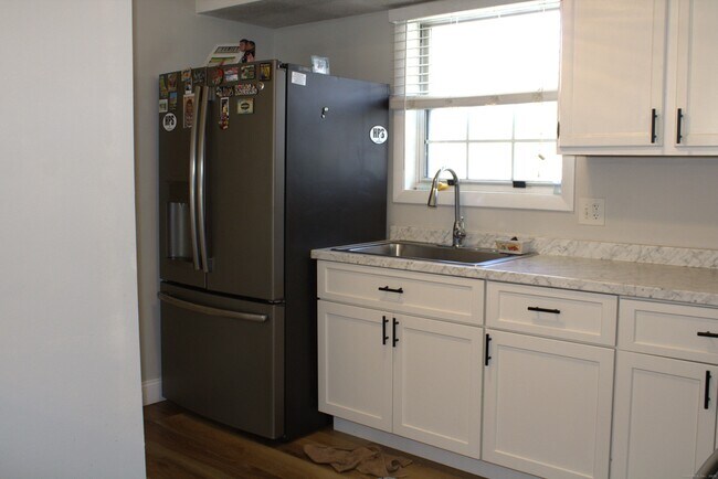 Foto del edificio - 607 Spring Meadow Rd