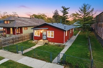 Building Photo - 14921 Lincoln Ave