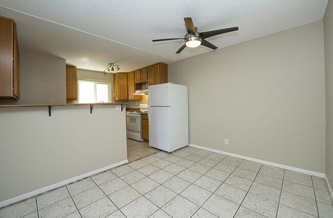 Building Photo - 2 BR 1.5 BA gem, located in East Escondido