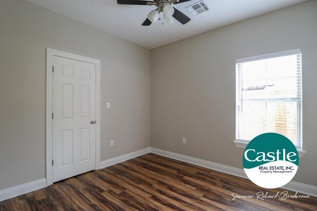 Foto del edificio - 713 Azelea St, Unit A