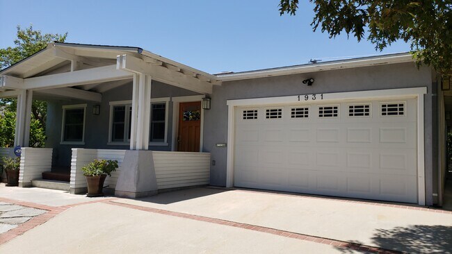 2000 sq ft home with backyard, porch, 3-4 car driveway, pool, shed, solar, etc - 1931 Roosevelt Ave