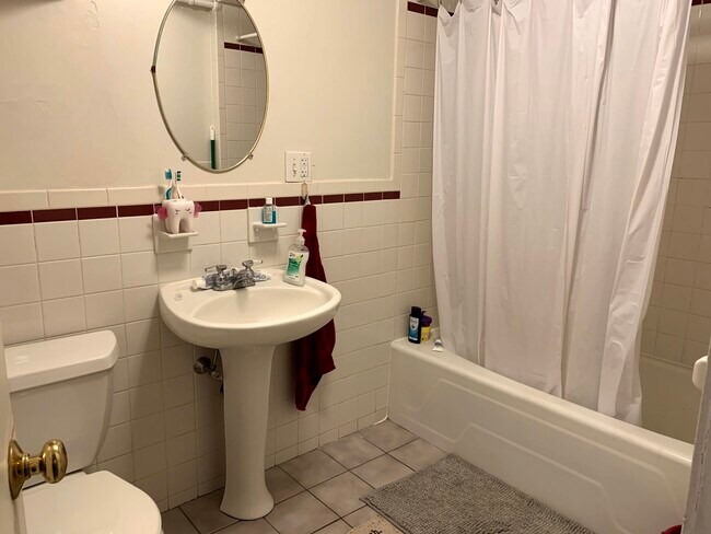 Building Photo - 55 Burbank St