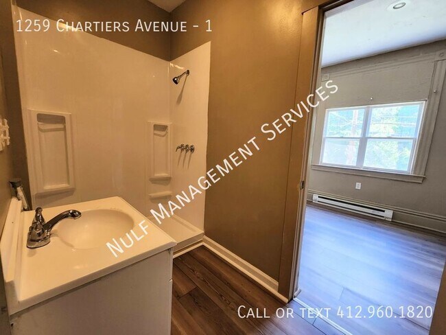Building Photo - 1 Bed, 1 Bath Apartment in Crafton Heights