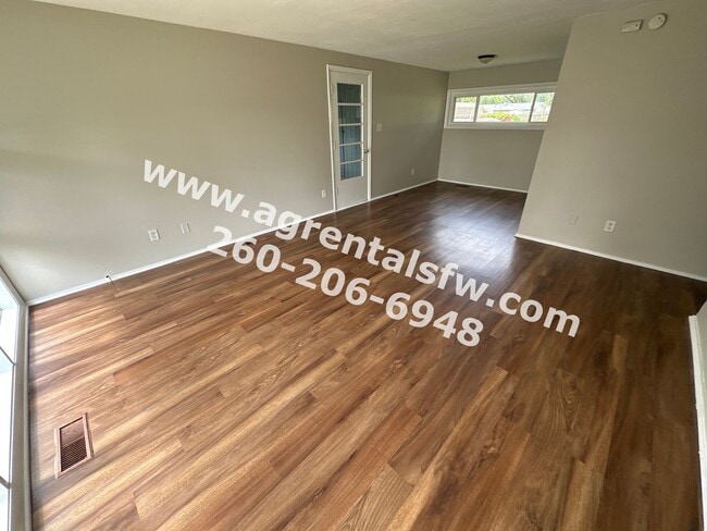 Building Photo - 3 bedroom house