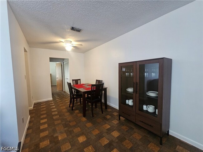Building Photo - 34 Desert Candle Cir