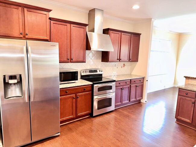 Building Photo - Beautiful home in Everwood!