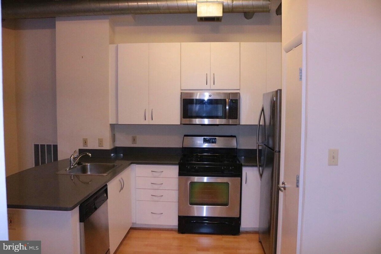 Foto principal - 1300 N St NW