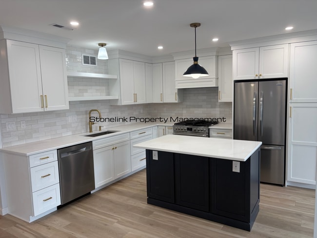 Building Photo - Fully Redesigned Townhouse Style Condo For Rent in Desirable Louisquisset Community!