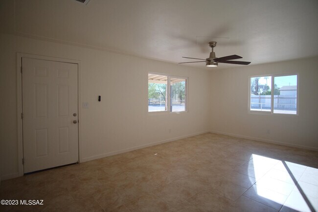 Foto del edificio - 3247 E Towner St