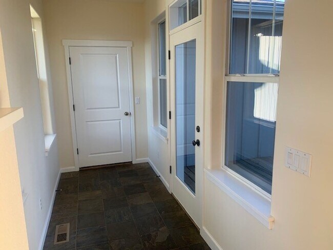 Building Photo - Nice 3 Bed/2 Bath Single Family Home in NE...
