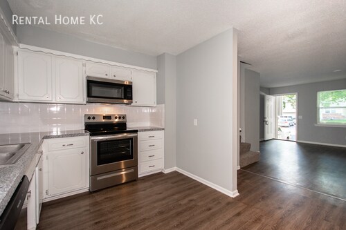 Building Photo - 3 bed, 1 bath split level ALL NEW REMODEL