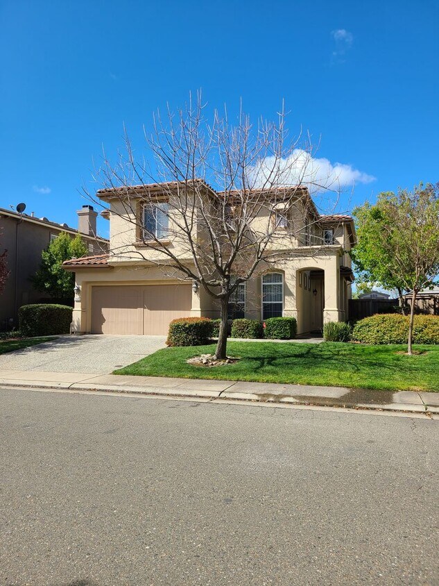 Primary Photo - Empire Ranch 4 Bdrm, 3 bath