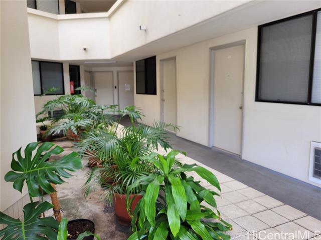 Building Photo - 2860 Waialae Ave