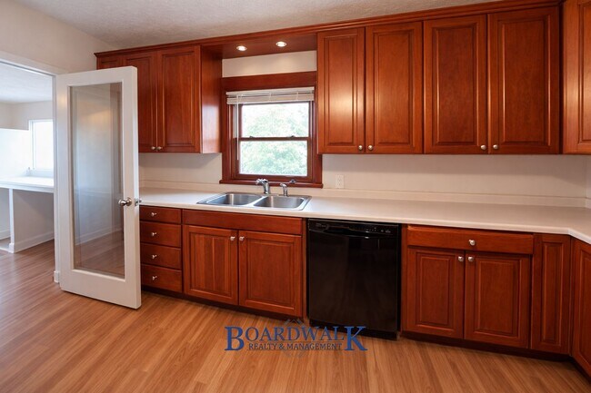 Foto del edificio - Beautiful 4 Bed 2 Bath SLC home!