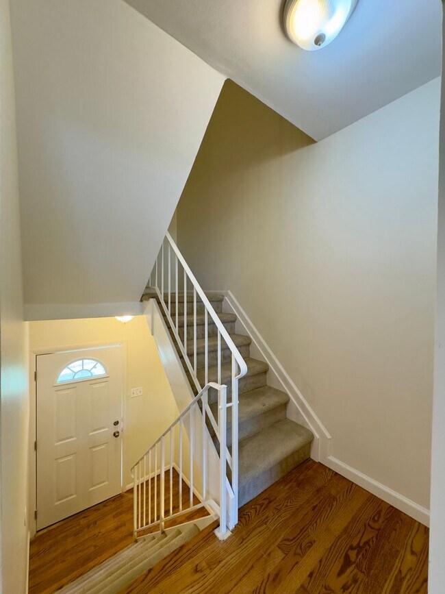 Foto del edificio - Charming 3 Bedroom/2 Bathroom Townhome in ...