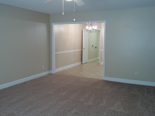 Building Photo - 3214 Fernridge Dr