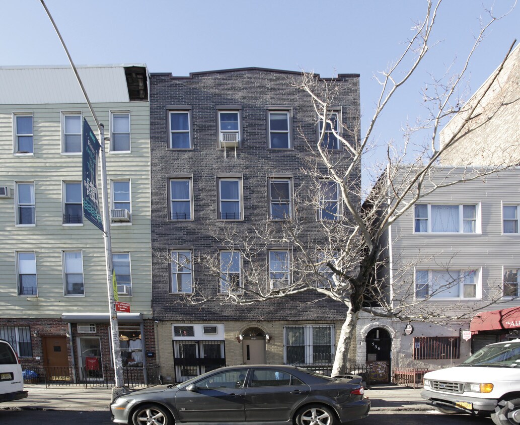 Foto del edificio - 538 Driggs Ave
