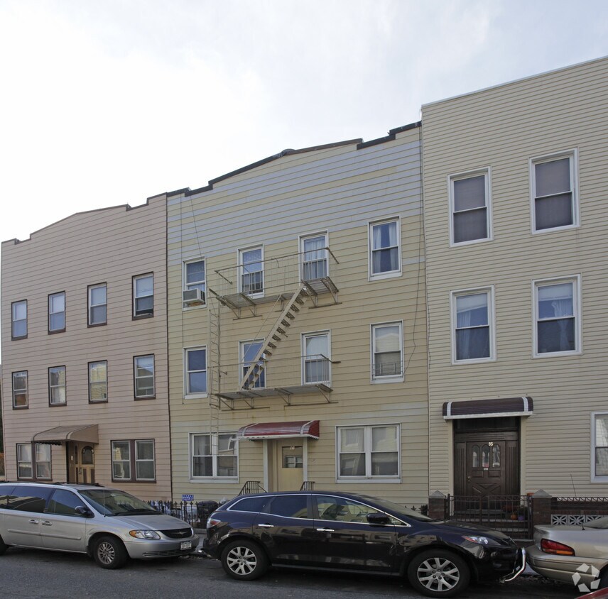 Building Photo - 93 Newell St