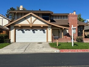 Building Photo - 609 Somerset Ln