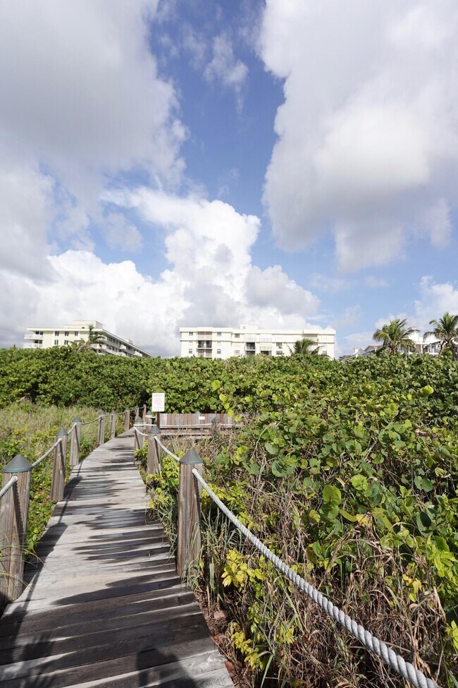 Building Photo - 145 S Ocean Ave