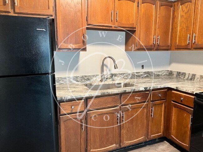 Building Photo - Beautiful 3 bedroom remodeled West Toledo ...