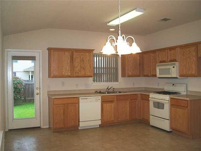 Building Photo - 1001 Henderson Dr
