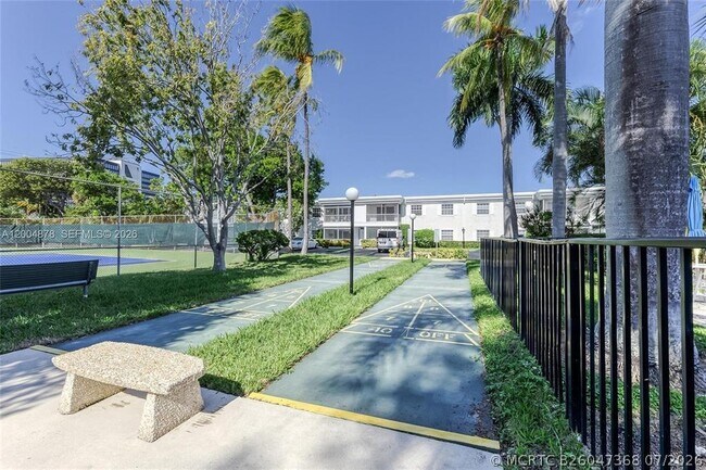 Foto del edificio - 6207 Bay Club Dr