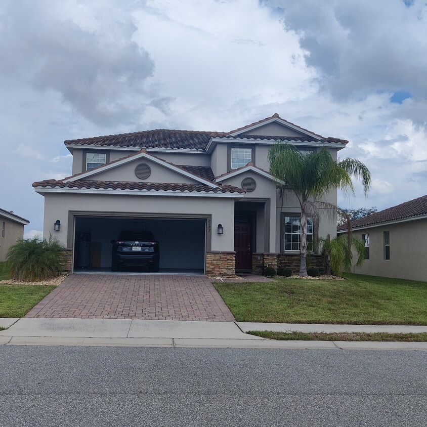 Building Photo - 2177 Lake Side Ave