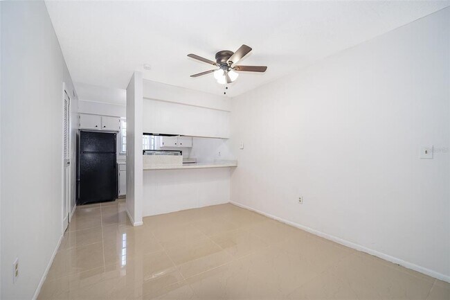 Foto del edificio - 5317 Curry Ford Rd