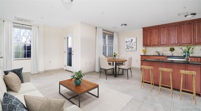 Building Photo - 400 Carney St