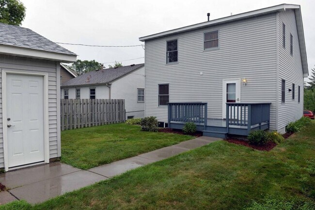 Foto del edificio - 3937 Unity Ave N