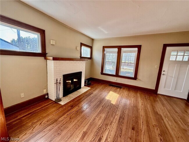 Foto del edificio - 364 N Chillicothe Rd