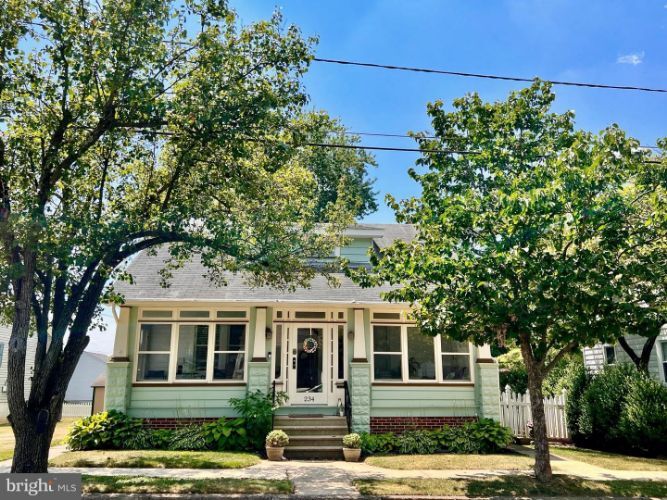 Primary Photo - 234 E 3rd St