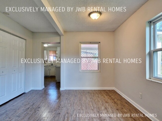 Building Photo - 226 W 44th St
