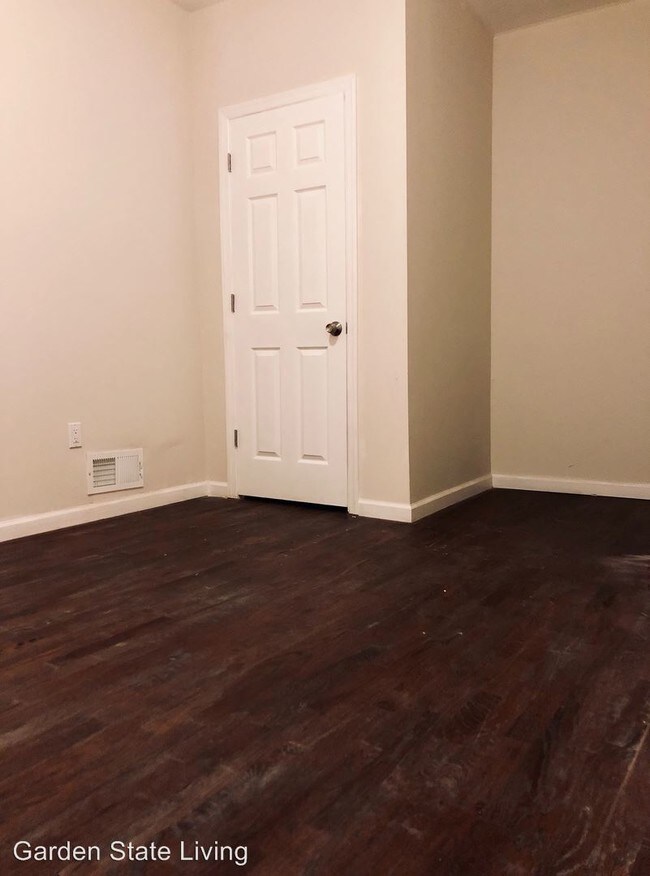 Building Photo - 255 S 19th St