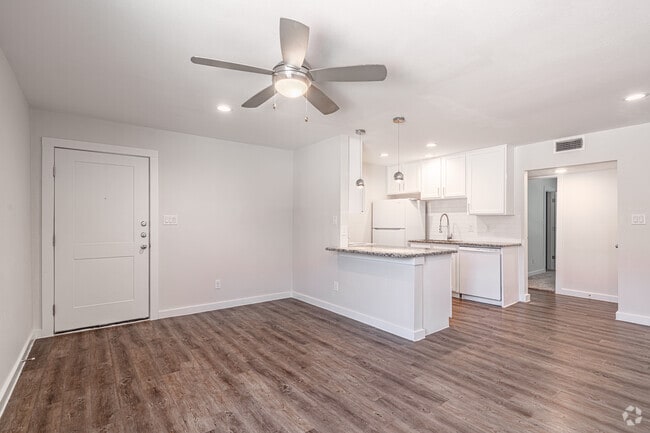 1BR, 1BA - 627SF - Midtown Apartments