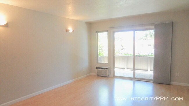 Foto del edificio - 6006 Rancho Mission Rd