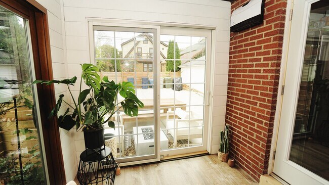 Terraza acristalada para tres estaciones - 2778 N 70th St