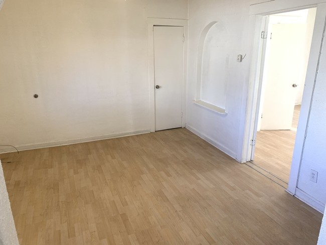 Building Photo - Charming 1 bed 1 bath close to CNM Campus!