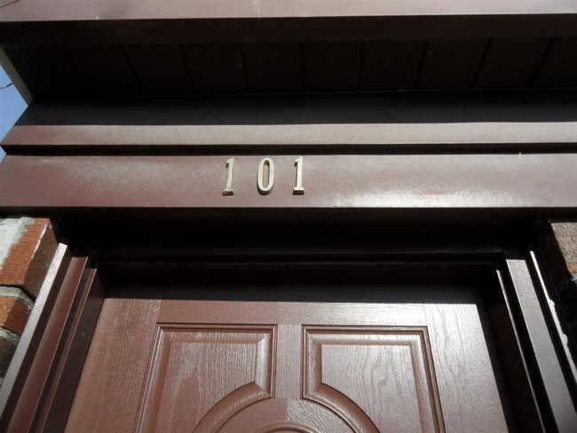 Building Photo - 101 E 26th St