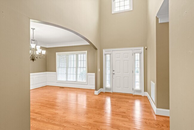 Building Photo - 5 Bedroom Home in Harrisburg!